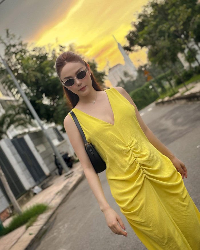 Gu thời trang sành điệu của Minh Hằng nhận được nhiều lời khen ngợi.