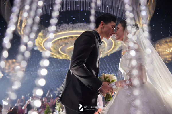 Để 'rước nàng về dinh', chú rể Đoàn Văn Hậu không ngại ngần chi tiền để thực hiện đám cưới đẹp như mơ