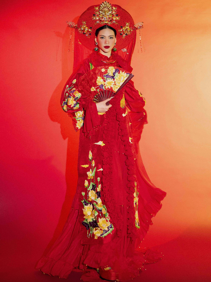 Trang phục dân tộc được Bùi Quỳnh Hoa mang đến Miss Universe 2023.