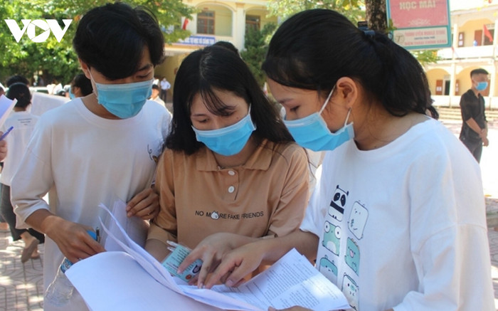 Bộ GD&ĐT đề xuất, từ năm 2025 thi tốt nghiệp THPT theo 'Lựa chọn 2 + 2' Ảnh 2