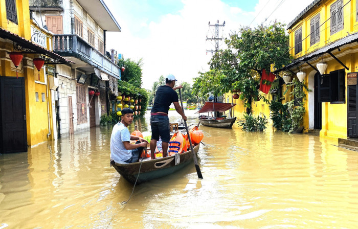  Ngày 15/11, ông Nguyễn Thế Hùng - Phó Chủ tịch UBND TP Hội An, tỉnh Quảng Nam cho biết, khoảng 1h cùng ngày, lũ trên sông Thu Bồn tại Hội An đạt đỉnh ở mức 1.77m. Ảnh: VTC News