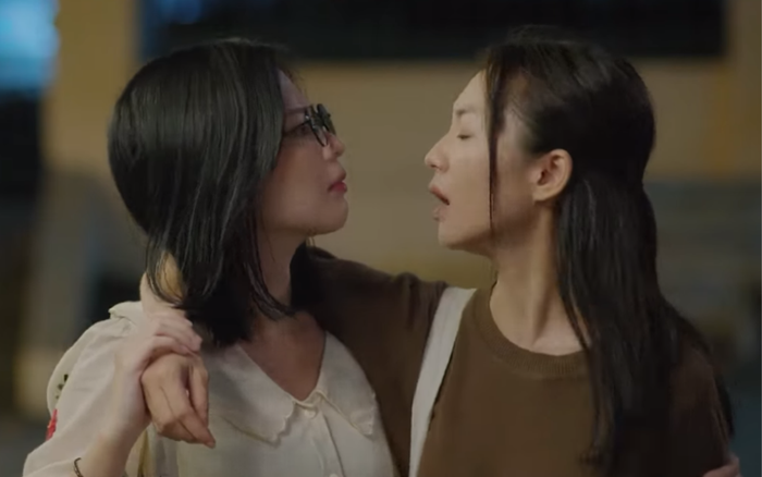 Dương đã thấy được loạt ảnh thân mật của Lâm và Ái Phi.