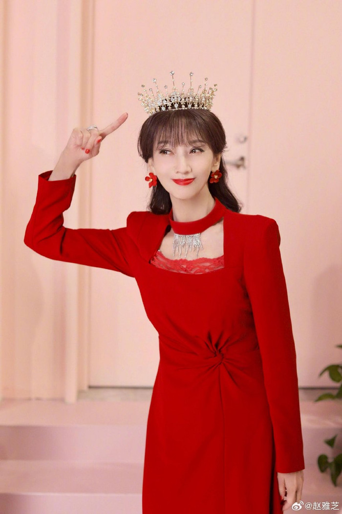 Nhan sắc trẻ trung, tươi tắn của nữ diễn viên ở tuổi 70 khiến cư dân mạng vô cùng bất ngờ