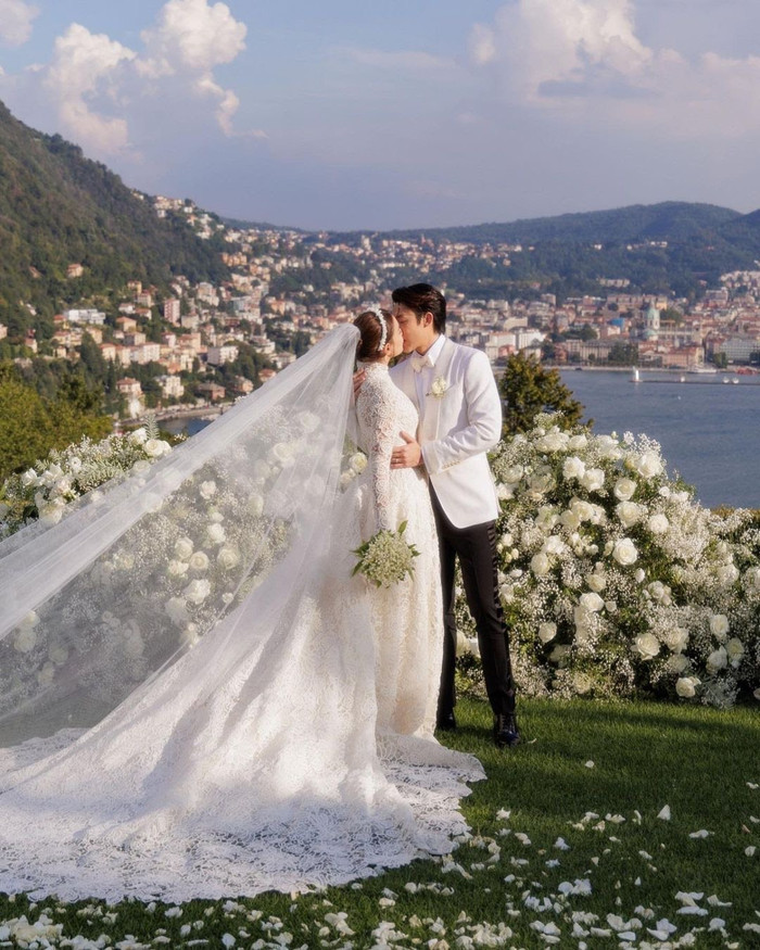 Cặp đôi chơi lớn mời người hâm mộ tham dự đám cưới.