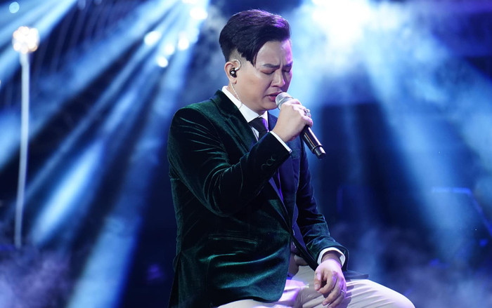 Hoài Lâm bị 'quay lén' từ xa khi hát 'Hoa nở không màu' trên sân khấu, phong độ có giảm sút? Ảnh 2