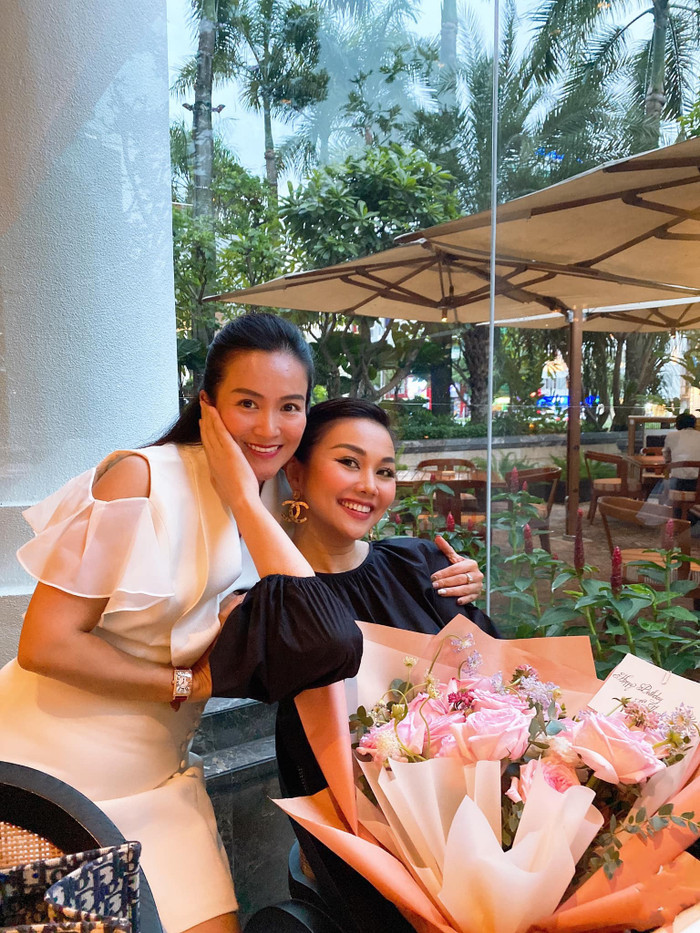 Hằng năm vào dịp sinh nhật của Thanh Hằng, vợ Bình Minh đều gửi hoa, quà tới nữ siêu mẫu