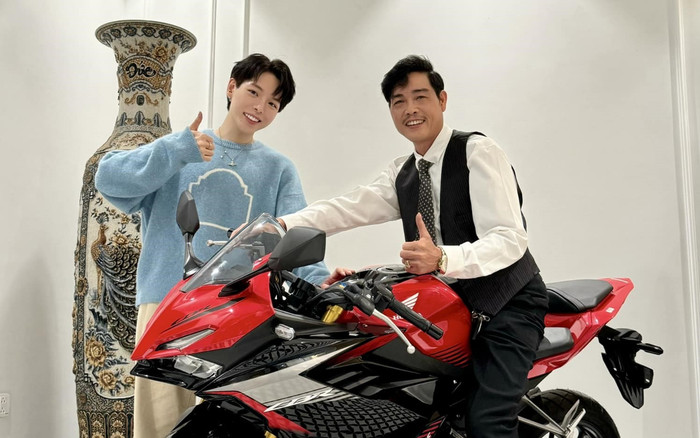 Đức Phúc chi gần trăm triệu đồng mua quà 'khủng' tặng bố nhân dịp sinh nhật Ảnh 2