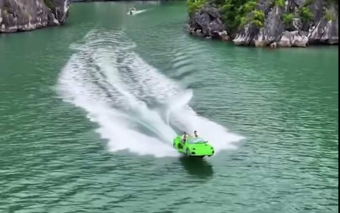 Xôn xao hình ảnh 'siêu xe' lướt trên vịnh Hạ Long, cơ quan chức năng vào cuộc Ảnh 2
