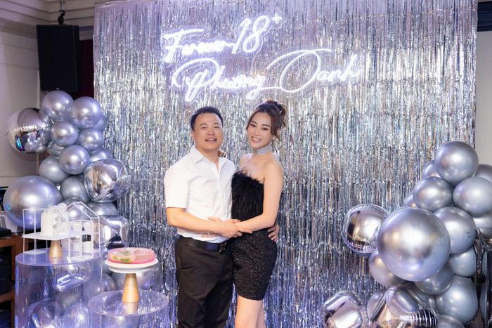 Phương Oanh hạnh phúc đón tuổi mới với Shark Bình vào cuối tháng 9, thời điểm này nhiều khán giả nghi ngờ cô đã có bầu