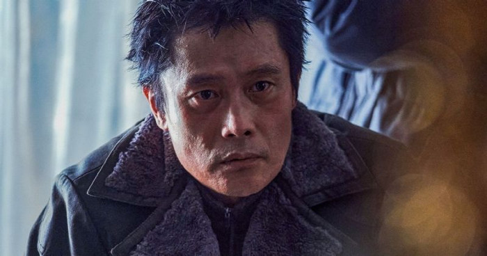 Lee Byung Hun thắng Ảnh đế với Concrete Utopia.