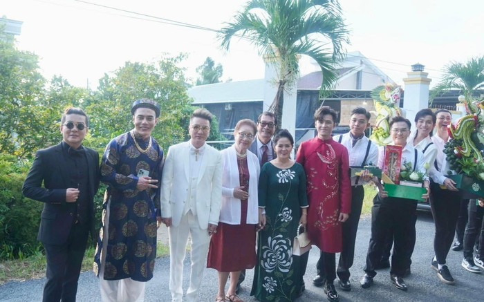 Nghệ sĩ Việt dự đám cưới miền Tây: Lê Dương Bảo Lâm ra dáng phụ huynh, Hoà Minzy hướng nội đến ngỡ ngàng Ảnh 2