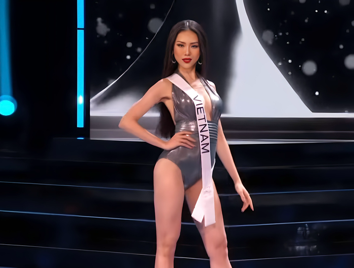 Bùi Quỳnh Hoa tại bán kết Miss Universe: Catwalk bikini tranh cãi, màn xoay váy dạ hội gây chú ý Ảnh 1