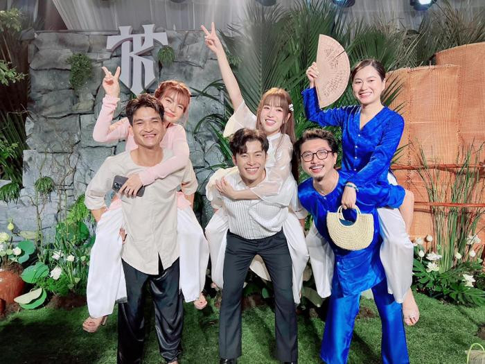 Nhiều sao Việt về Đồng Tháp để chung vui cùng cặp đôi. 