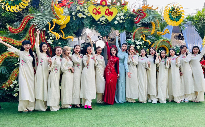 Vũ Hà tiết lộ một cặp đôi Vbiz thu về chục tỷ sau 3 lễ cưới, nghệ sĩ đi toàn vàng và đô la Ảnh 2