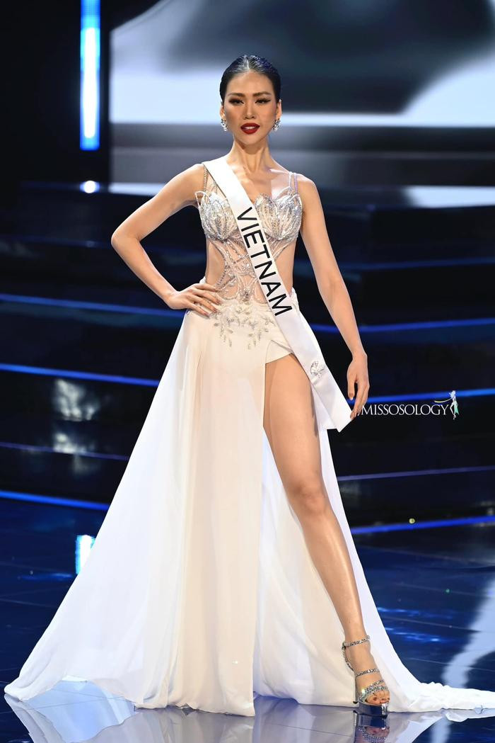 10 bộ váy dạ hội đẹp nhất bán kết Miss Universe: Bùi Quỳnh Hoa bung tà có đủ ấn tượng? Ảnh 1