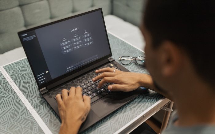 Dùng AI viết tiểu luận, một sinh viên HUFLIT bị trừ 50% điểm Ảnh 2