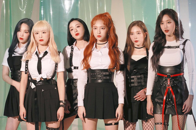 Nữ diễn viên Lee Na Eun (ở bên phải ảnh) khi còn hoạt động trong nhóm nhạc April