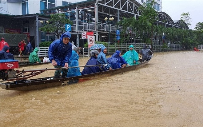 Mưa lũ cuồn cuộn ở Thừa Thiên - Huế vượt mọi kịch bản ứng phó Ảnh 2