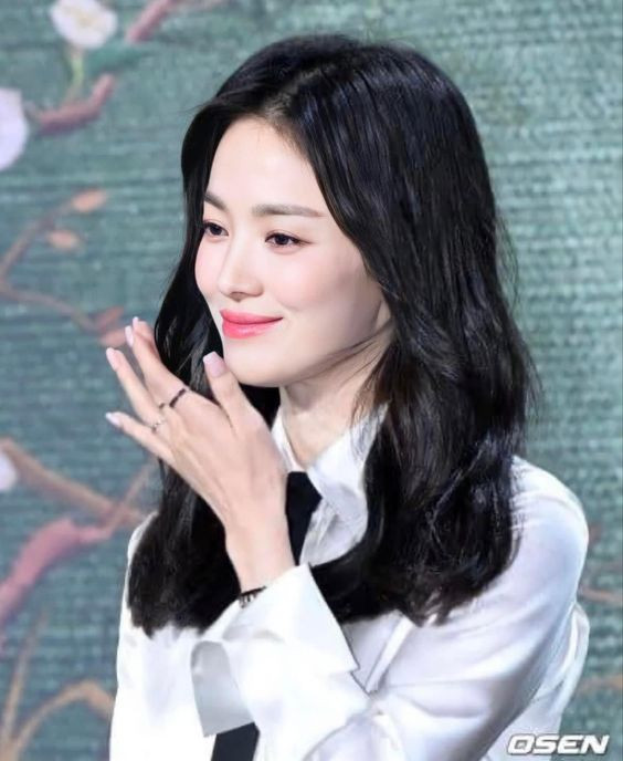 Song Hye Kyo khiến netizen tức giận khi có động thái đáp trả hậu trắng tay tại Oscar Hàn Quốc Ảnh 2