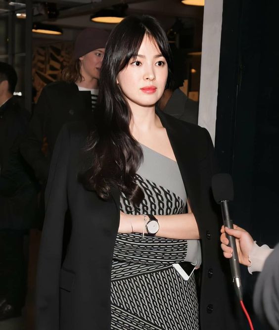 Song Hye Kyo lộ trạng thái đáng báo động bên cạnh người đặc biệt, netizen lo lắng vì thói quen kì lạ Ảnh 1