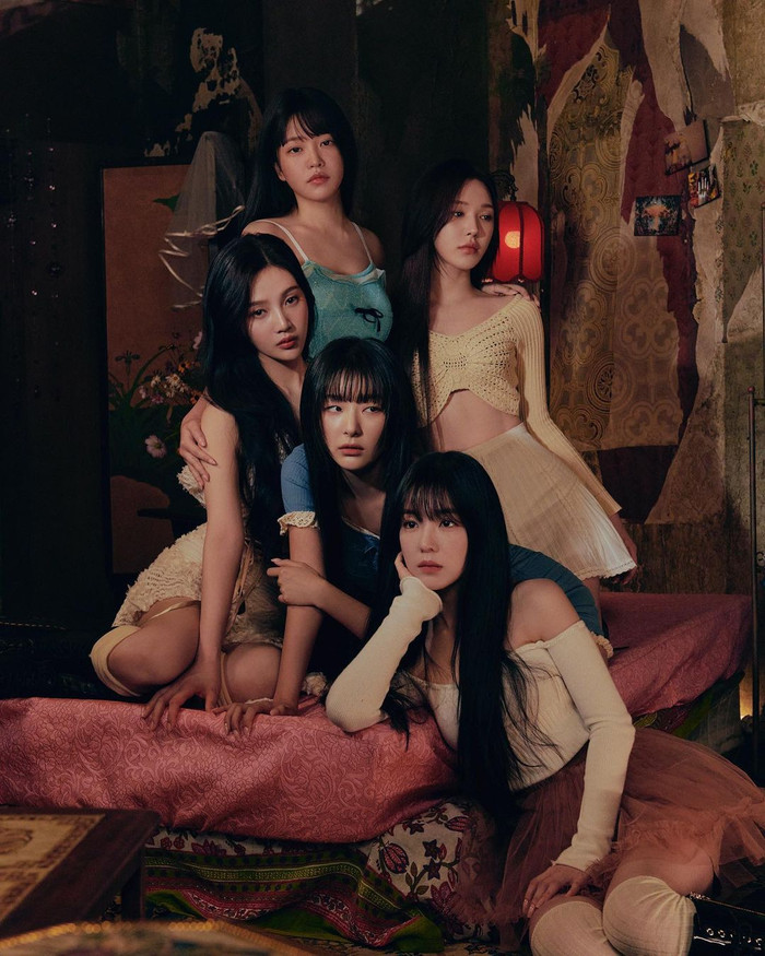 Từng thành viên của nhóm nhạc Red Velvet đều công khai xin lỗi người hâm mộ