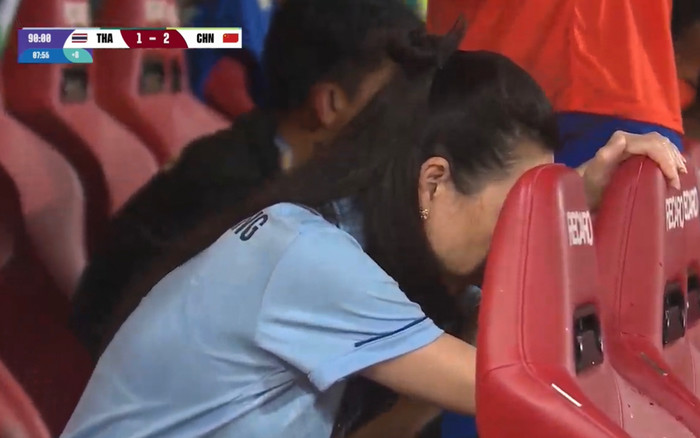 Madam Pang và HLV Polking gục đổ khi Thái Lan thua ngược Trung Quốc Ảnh 2