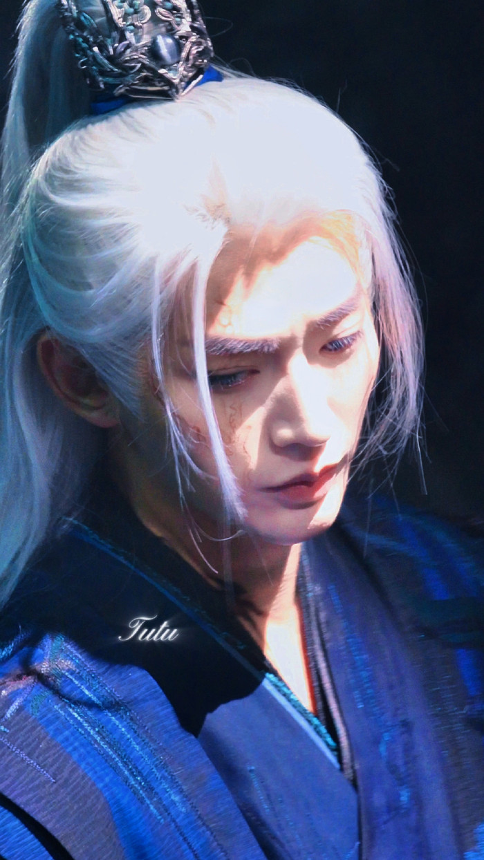 Tạo hình tóc trắng cực cuốn của Đặng Vi trong phim Tiên Đài Hữu Thụ. 