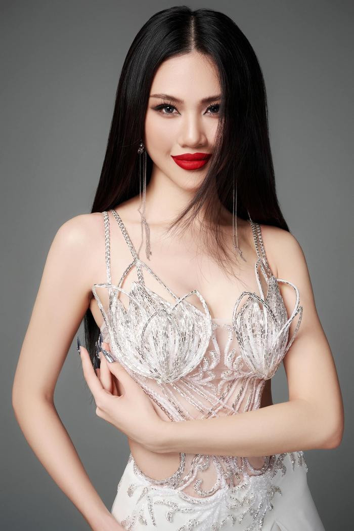 Hé lộ váy dạ hội chung kết Miss Universe của Bùi Quỳnh Hoa, táo tạo hơn 'Hoa Quỳnh' không? Ảnh 6