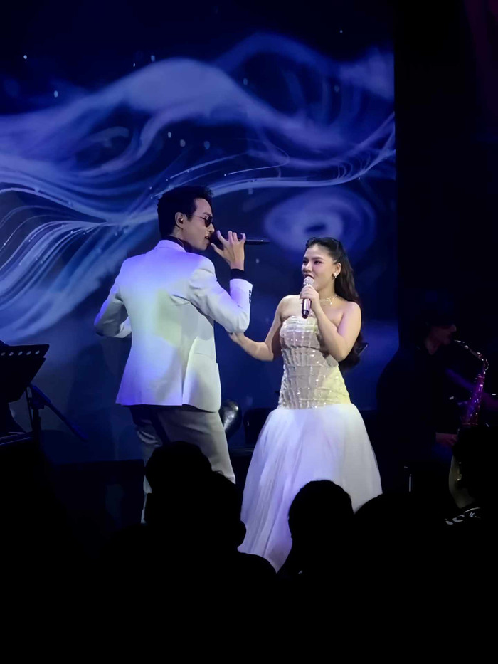Hfa An Huy song ca cùng Myra Trần trong đêm nhạc.