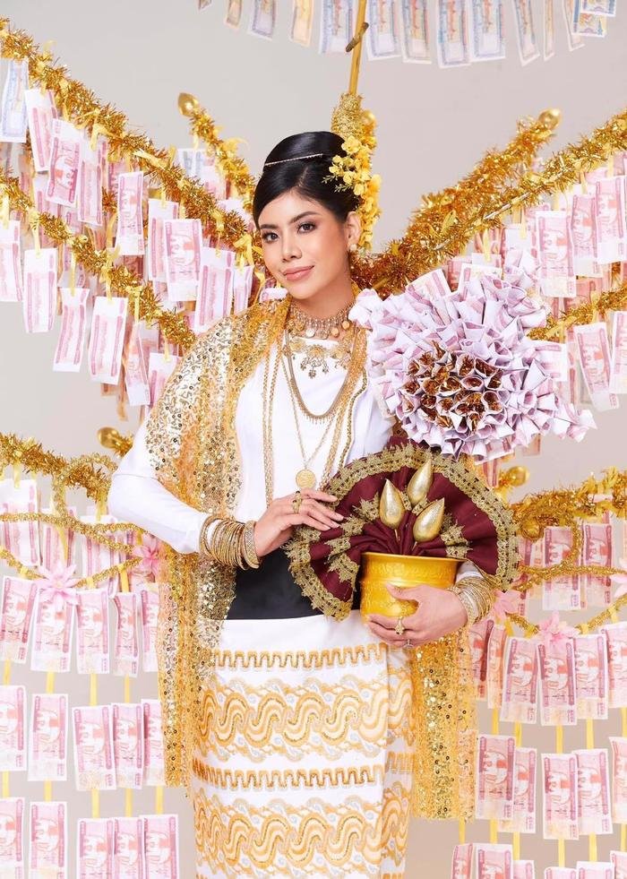 Người đẹp mang 'cây tiền thật' lên sân khấu Miss Universe, độc lạ nhưng bị 'điểm trừ' khi trình diễn Ảnh 1