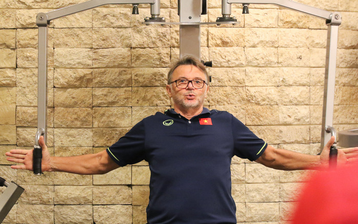 Giấy trắng, mực đen và 'tiki-taka' của HLV Troussier Ảnh 2