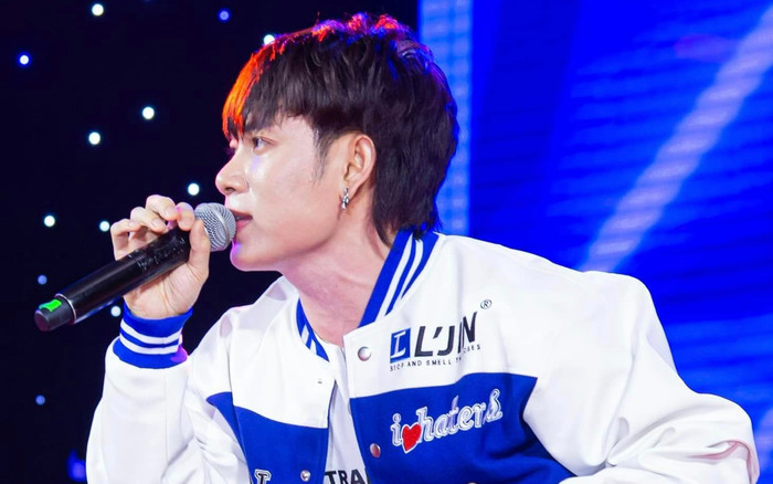 Trúc Nhân trưng trổ động tác khiến ai nhìn cũng 'tiền đình': Ai bảo đi hát là 'nhàn' đâu! Ảnh 2