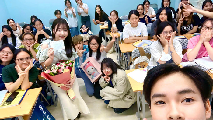Những tình cảm mà Sao Mai nhận được từ các bạn sinh viên trong quá trình đứng lớp là điều khiến cô giáo trẻ cảm thấy vô cùng ý nghĩa và hạnh phúc