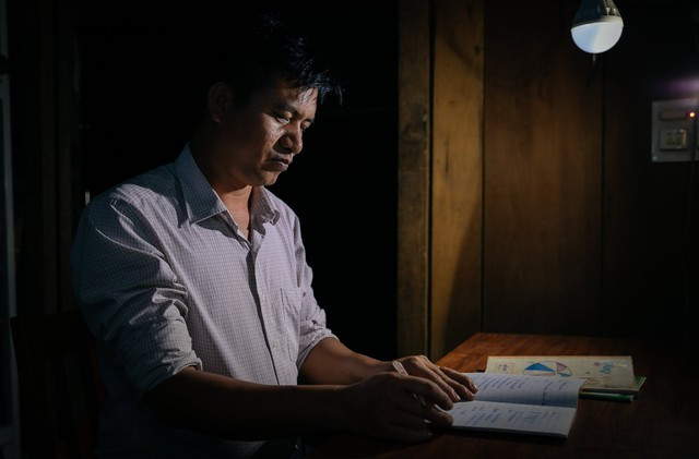 Nậm Tột là điểm trường khó khăn, xa xôi nhất của trường Tiểu học Tri Lễ 4 với gần 50 nóc nhà, đều là bà con người dân tộc Mông. Nhiều người lớn trong bản vẫn chưa nói thạo tiếng Kinh.