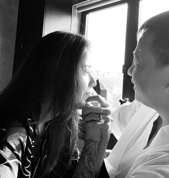 Nam Em đã vô tình chia sẻ trên trang cá nhân rằng bạn trai cô quê tại Hải Phòng và tên C. 