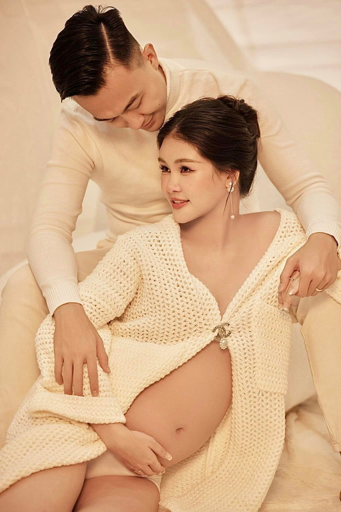 Hình ảnh Lê Âu Ngân Anh những tháng cuối thai kỳ.