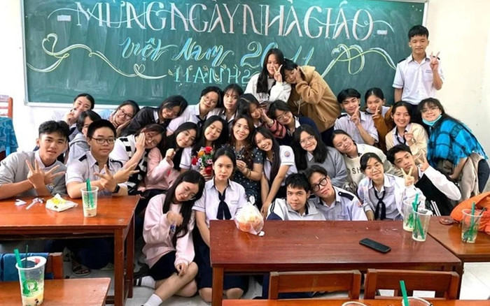 Trường học tặng tiền cho học sinh liên hoan với thầy cô nhân dịp Ngày Nhà giáo Việt Nam 20/11 Ảnh 2