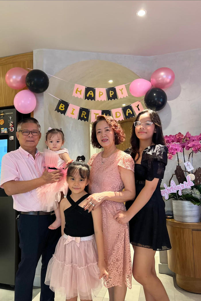 Với nữ ca sĩ, những lúc được ở bên những người thân yêu là điều hạnh phúc nhất của cô. 