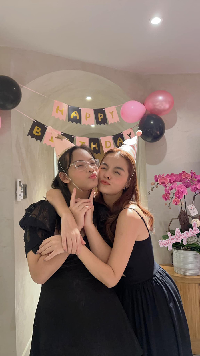 Phạm Quỳnh Anh đăng tải khoảnh khắc ấm áp bên gia đình tổ chức sinh nhật cho con gái lớn. 