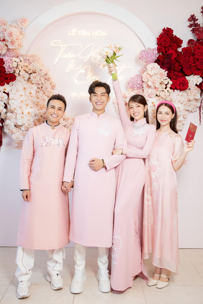 Bức ảnh Hòa Minzy và Huỳnh Lập ở bên cạnh cô dâu, chú rể từng gây xôn xao cõi mạng