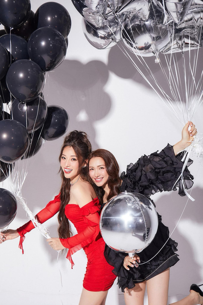 Hòa Minzy đã nhận thiệp cưới của Puka và Gin Tuấn Kiệt. Nữ ca sĩ được nhiều khán giả dự đoán sẽ là một trong những khách mời 'quậy' nhất tại ngày vui của cặp đôi đình đám