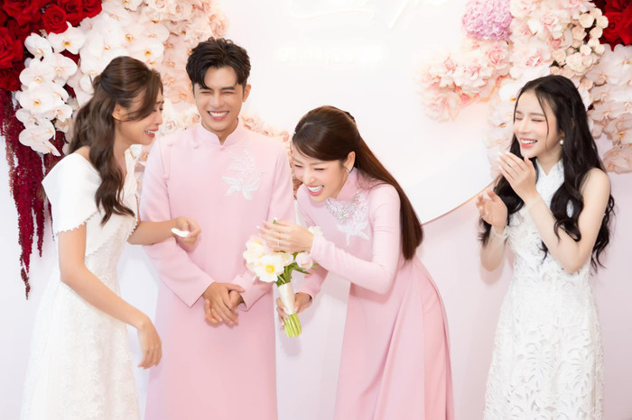 Bạn bè xúc động chúc mừng bộ đôi Puka - Gin Tuấn Kiệt.