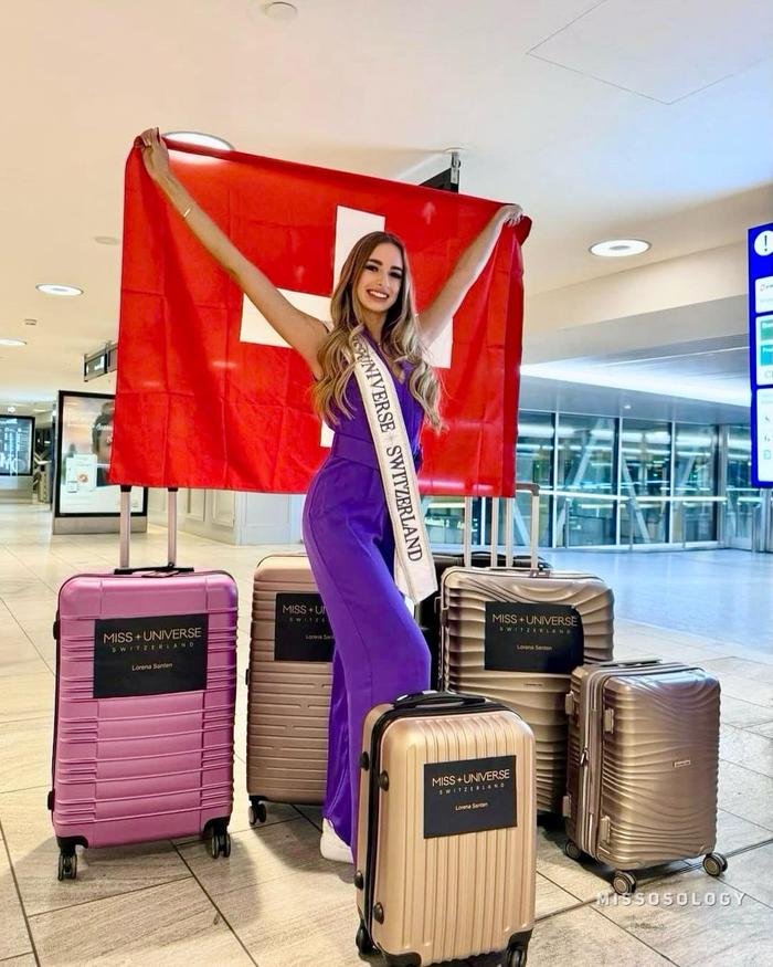 Chấm điểm thời trang sân bay của dàn Miss Universe: Bùi Quỳnh Hoa cân nổi chị đẹp Thái Lan không? Ảnh 8