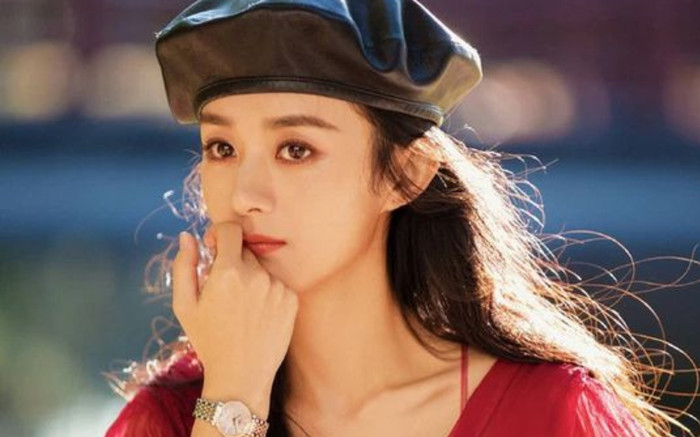 Triệu Lệ Dĩnh xuất hiện với outfit 'đen nguyên cây' nhưng bất ngờ bị chê quê mùa, không có khí chất Ảnh 2