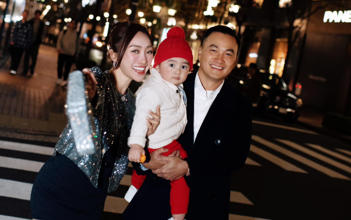 Chi Bảo đưa gia đình dạo phố Tokyo, nhan sắc bà xã chuẩn 'gái 1 con trông mòn con mắt' Ảnh 2