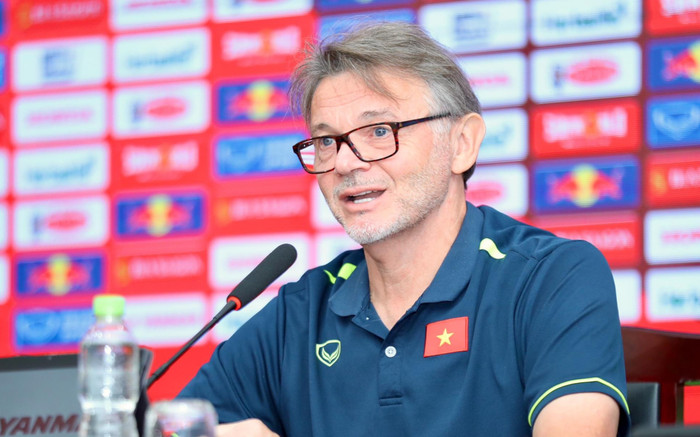 Thua Iraq, HLV Troussier chê mặt sân Mỹ Đình khiến tuyển Việt Nam khó đá kiểm soát bóng Ảnh 2