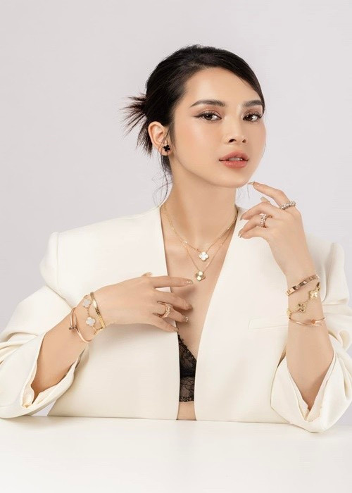  Tiến Phát chia sẻ anh từng trải qua hôn nhân tan vỡ như Quỳnh Lương nên anh đồng cảm được với hoàn cảnh của bạn gái.  