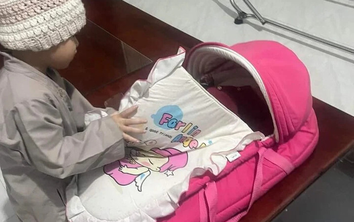 Phú Yên: Bé gái sơ sinh bị bỏ rơi ở chùa, vừa giận vừa thương với lá thư mẹ bé để lại Ảnh 2