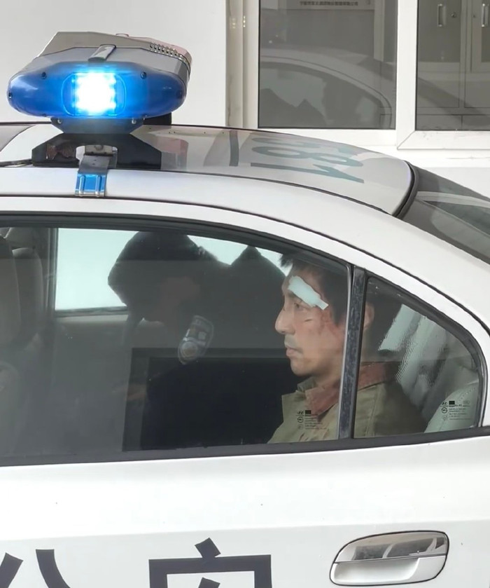 Thông tin nam diễn viên bị bắt vì liên quan đến việc mua dâm khiến làng giải trí xôn xao.