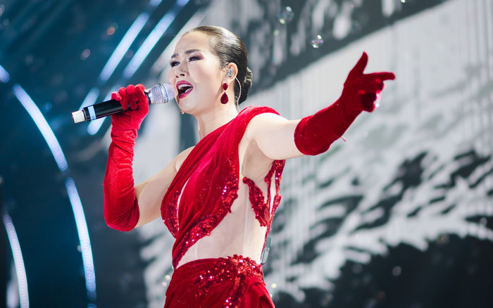 Xả kho hình ảnh đi diễn, Võ Hạ Trâm 'sợ' khán giả quên mình là ca sĩ: Nguyên nhân vì sao? Ảnh 2